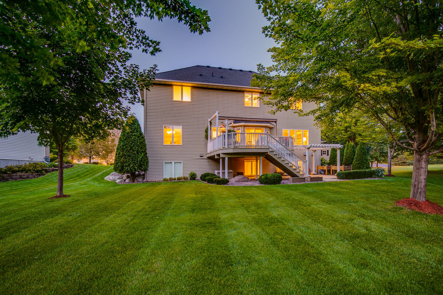 Beautiful 2-Story in Desirable OakParke Estates