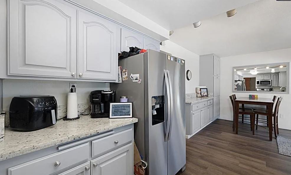 5676  Chateau Dr San Diego, CA