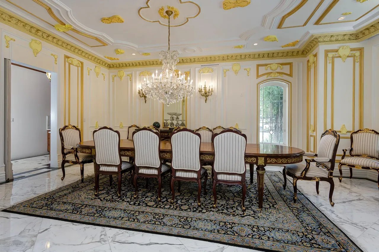 4158 Commonwealth Ave