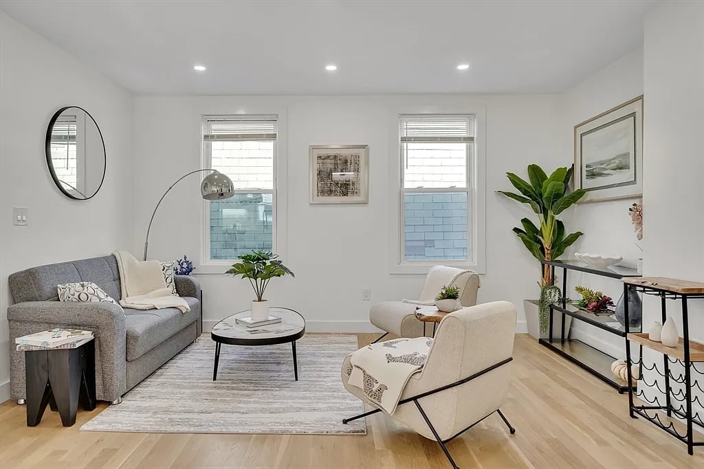 63 Oak St #2