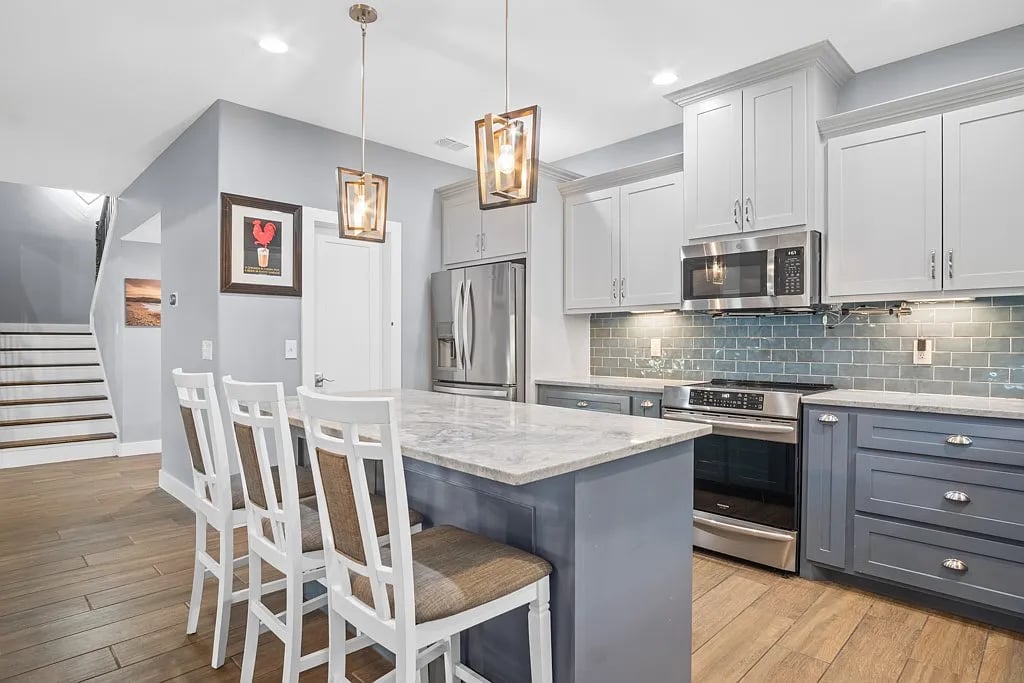 112 Dolphin Ct