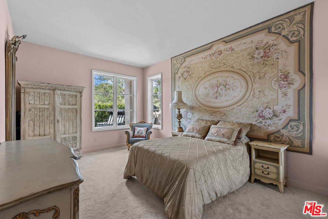 Buckingham Ln, 90077