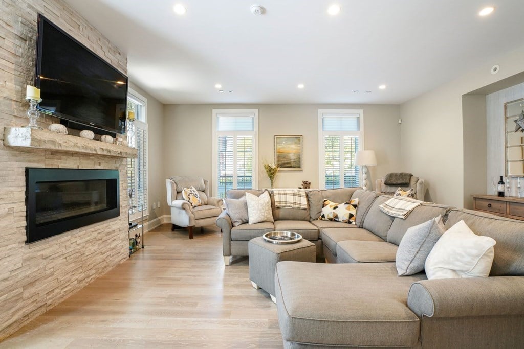 947 E Broadway #4