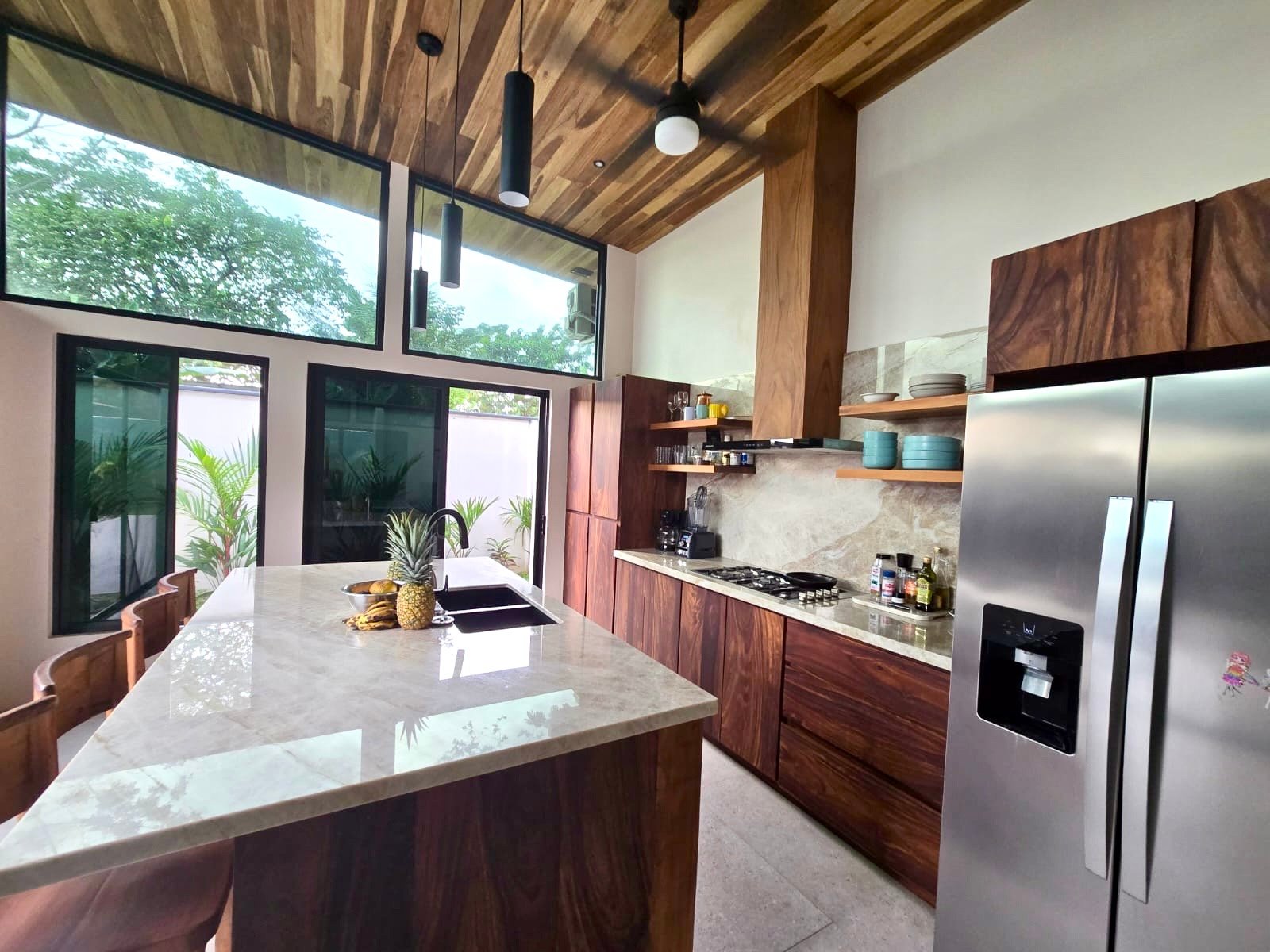 Tropical Modern Villa in Uvita – 3BR Retreat with Large Pool Near the Beach