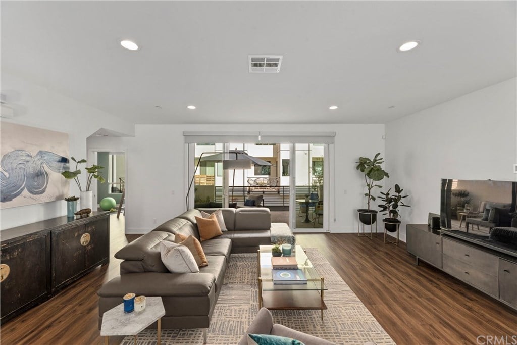 118 S Avenue 50, Unit 203