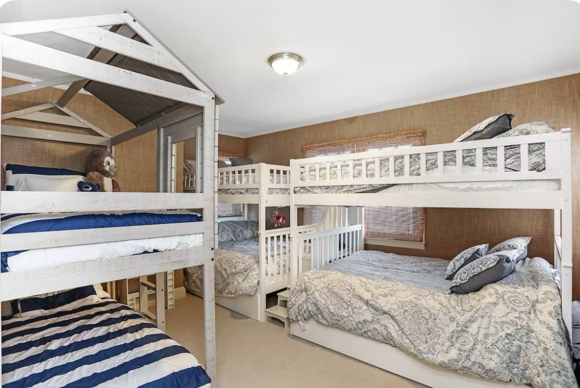 #1098 Beautiful Bayfront with Pool