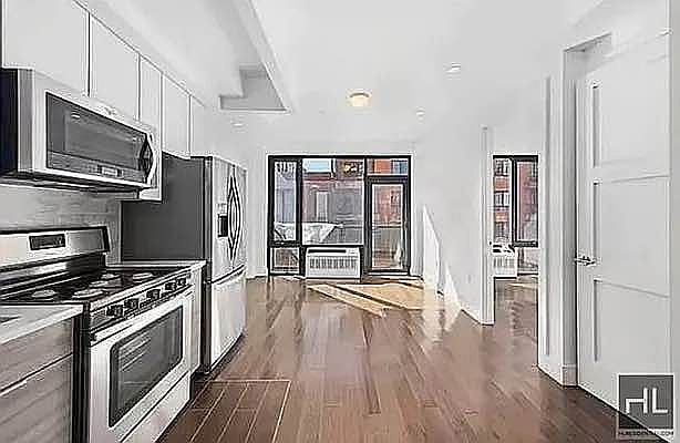 399 East Eighth Street Unit: 8B