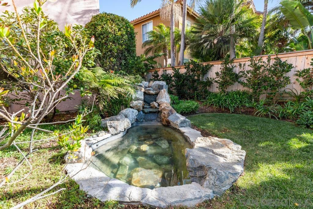 6579 Robinea Dr