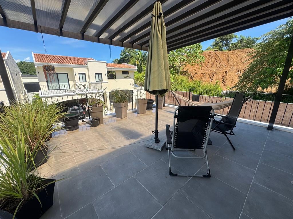 3-Bed Coastal Villa – Marina Access