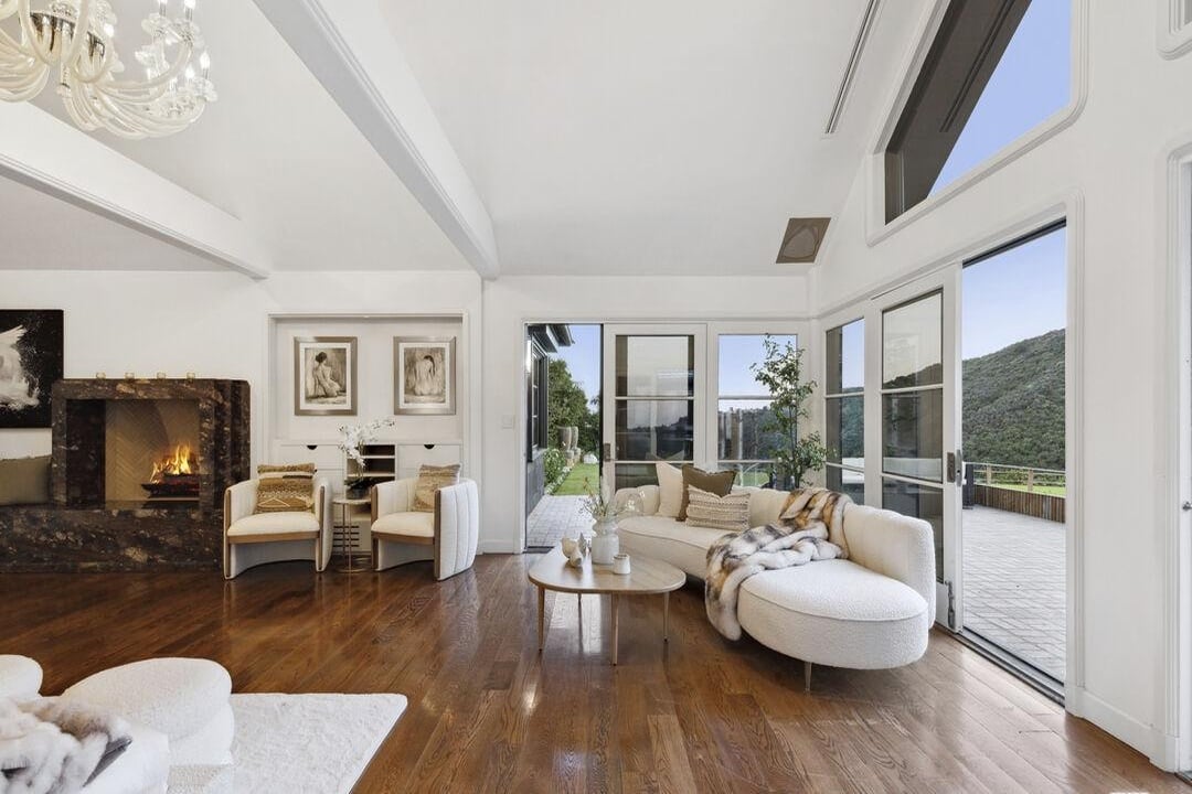 3100 Mandeville Canyon Rd