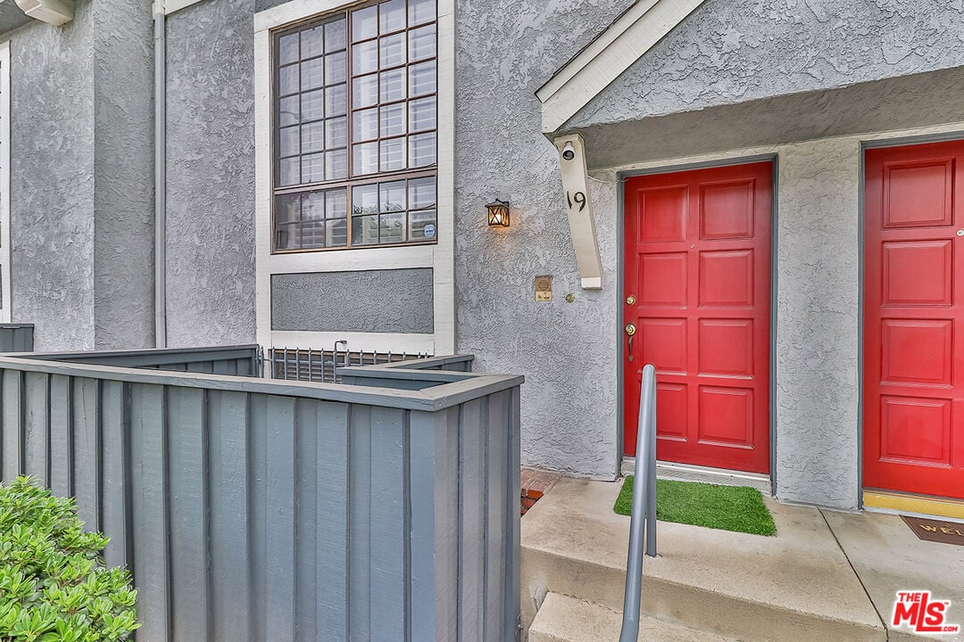 18100 Burbank Blvd Unit 19