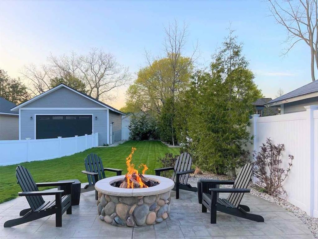917 Grove Street, Petoskey MI 49770