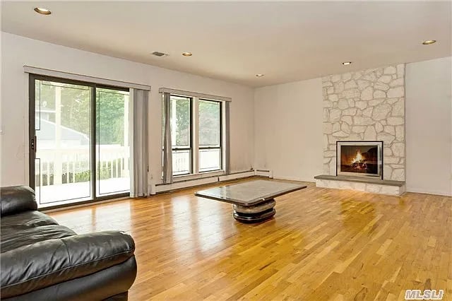 310 Willis Ave