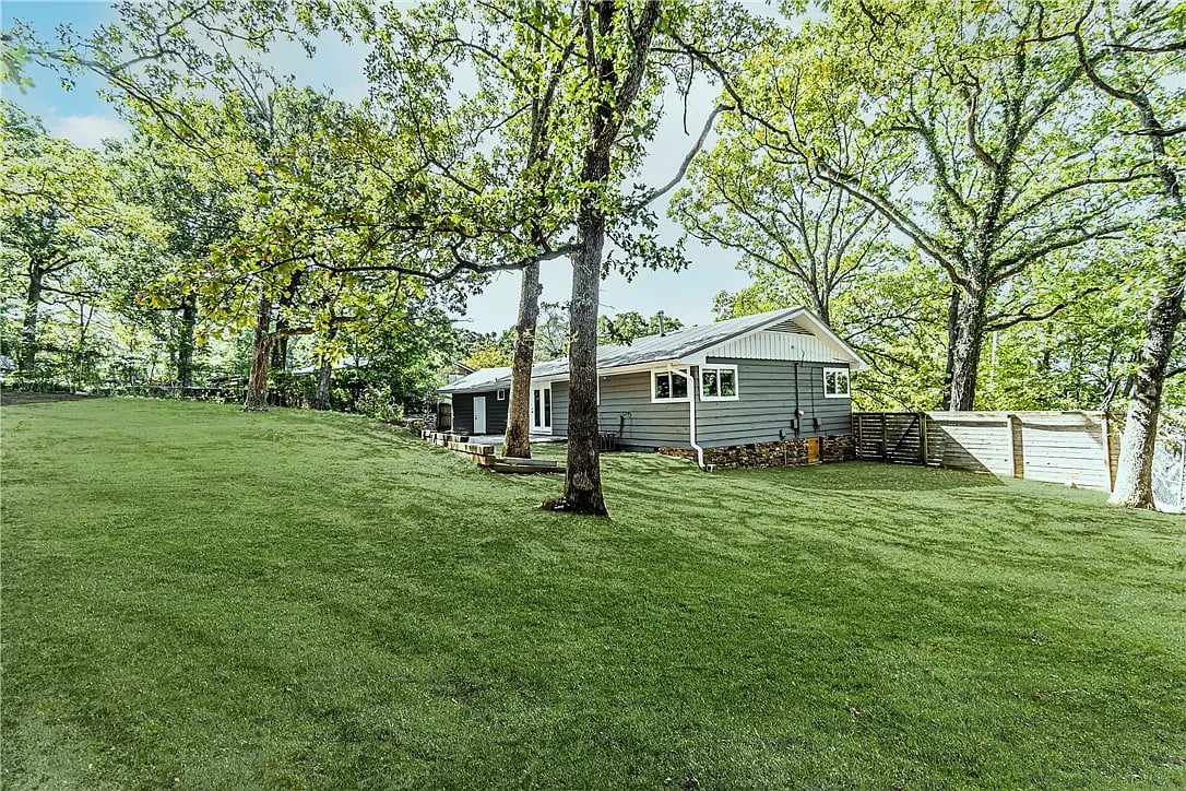 1148 N Oak Dr