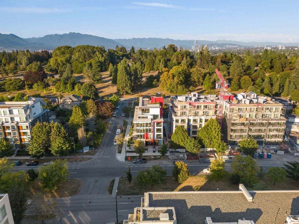 5118 Cambie St, #402
