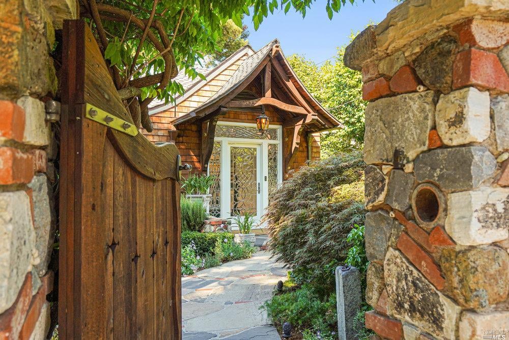 174 San Carlos Ave