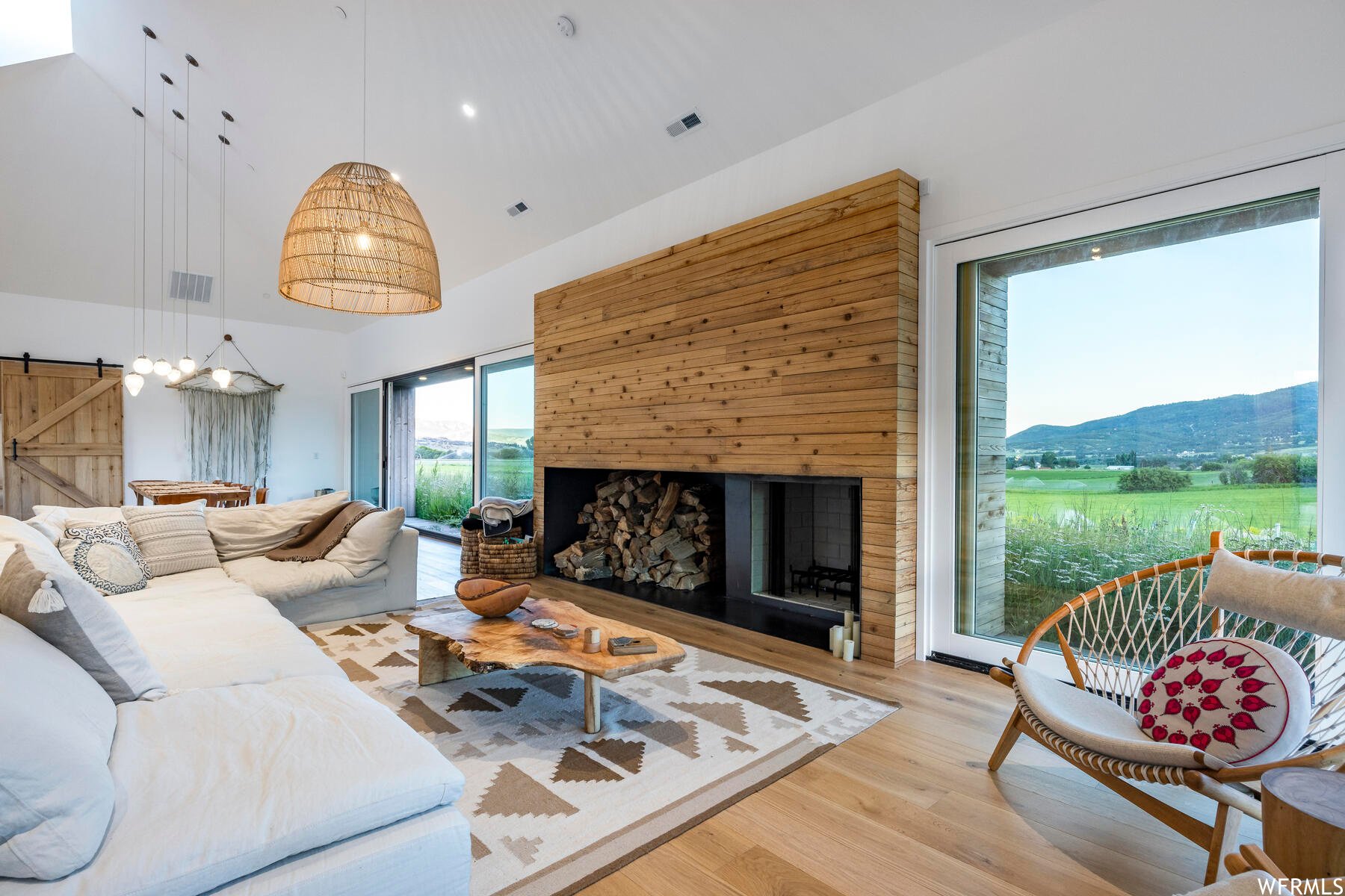 Breathtaking Minimalistic Farmhouse
