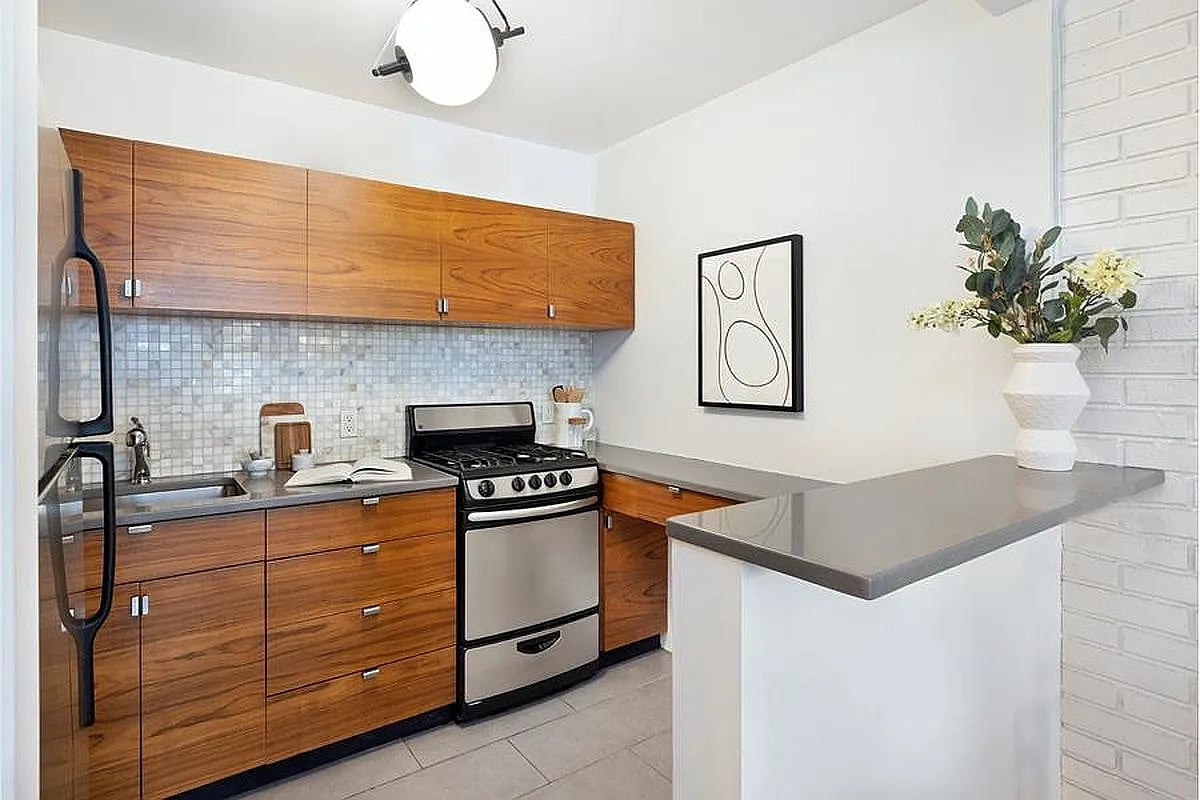 42 W 13th St #2E