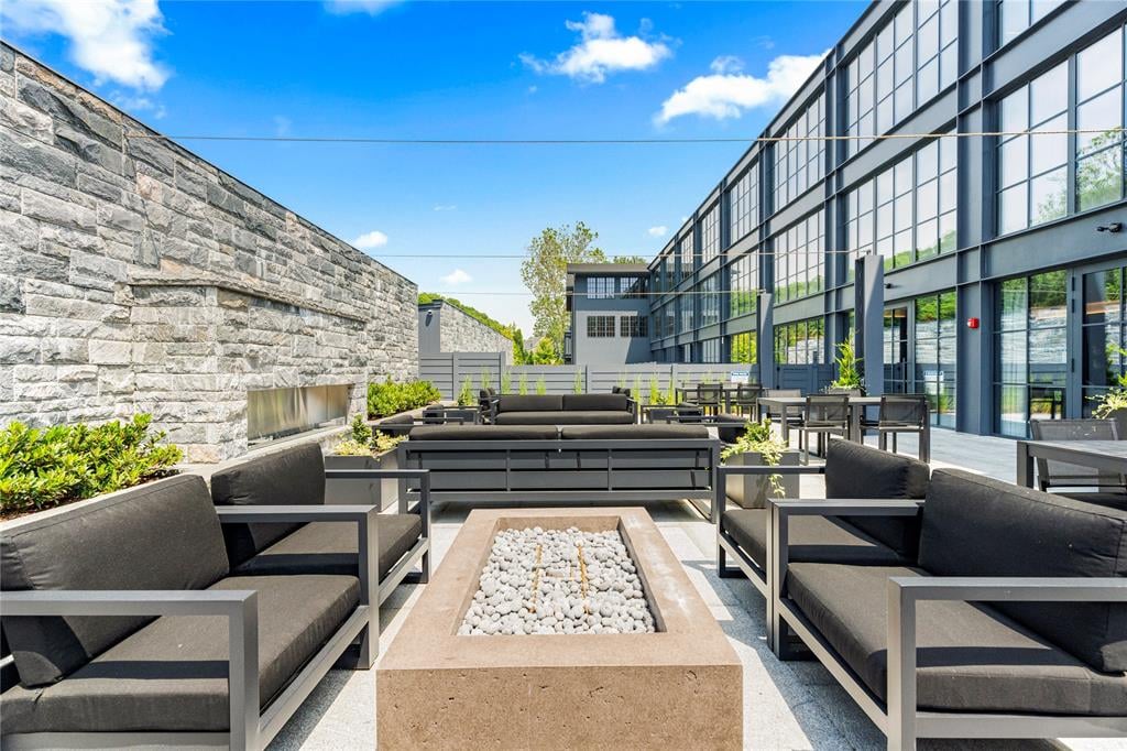 41 Richmondville Avenue Unit: 206