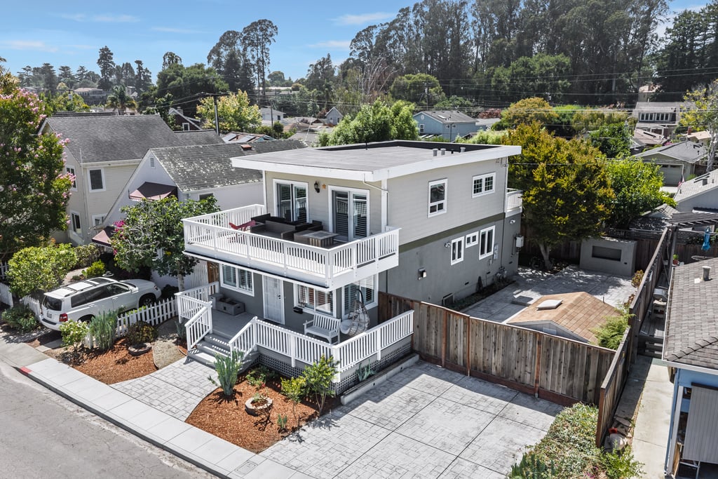 709 Gilroy Drive, Capitola