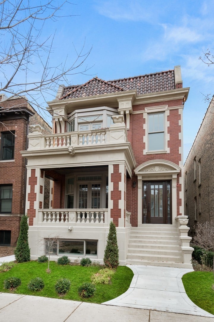 1217 W Cornelia AVE