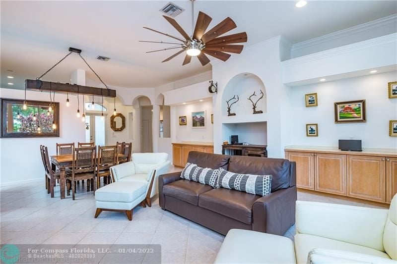 5135 Ventura Dr