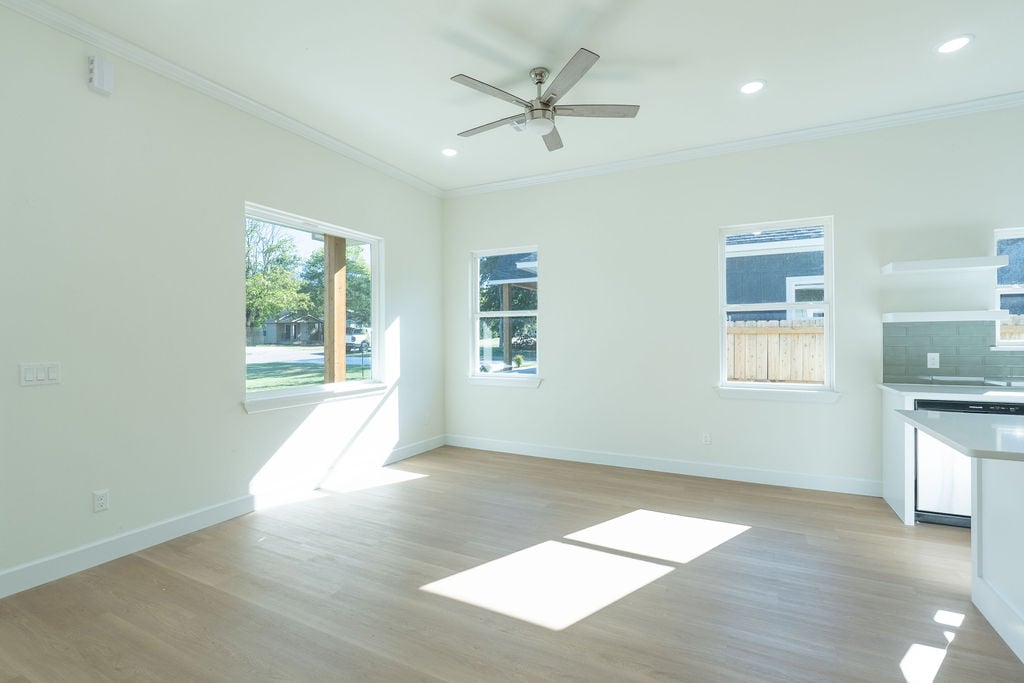 820 W Locust Street