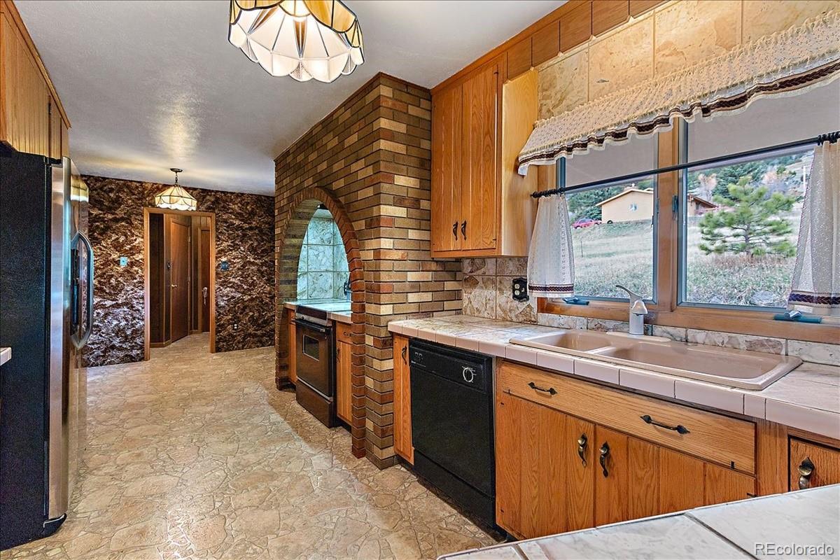 277 Hyland Dr