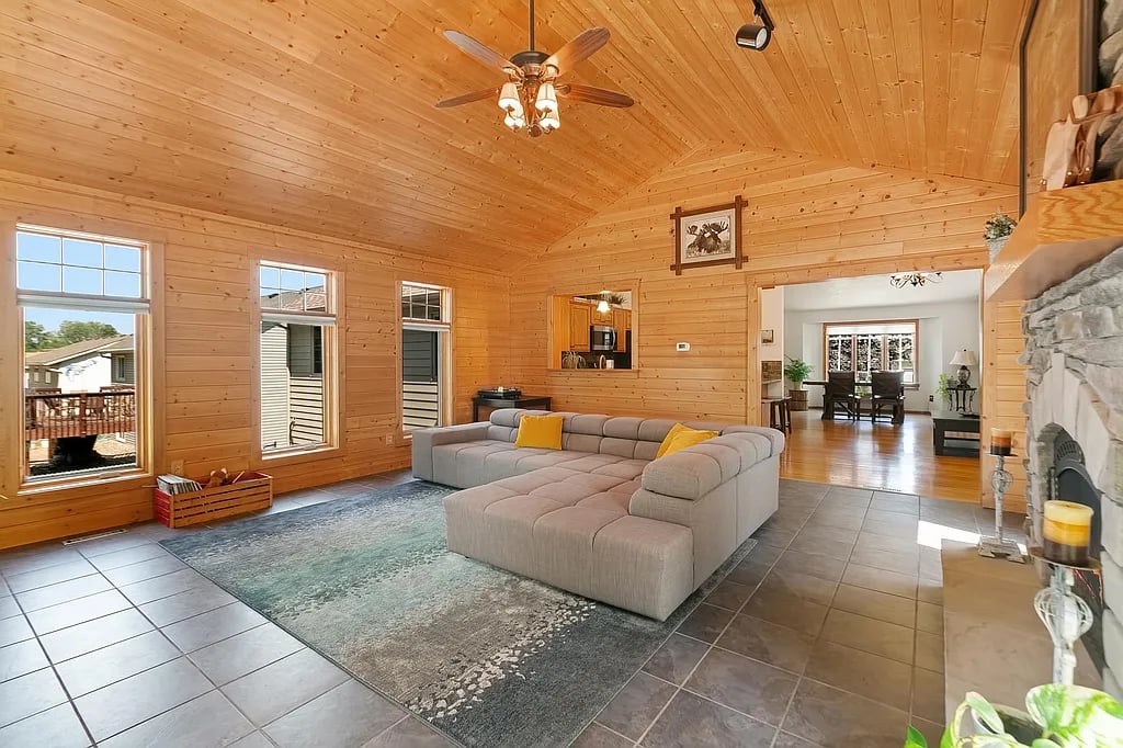 96 Maple Ln