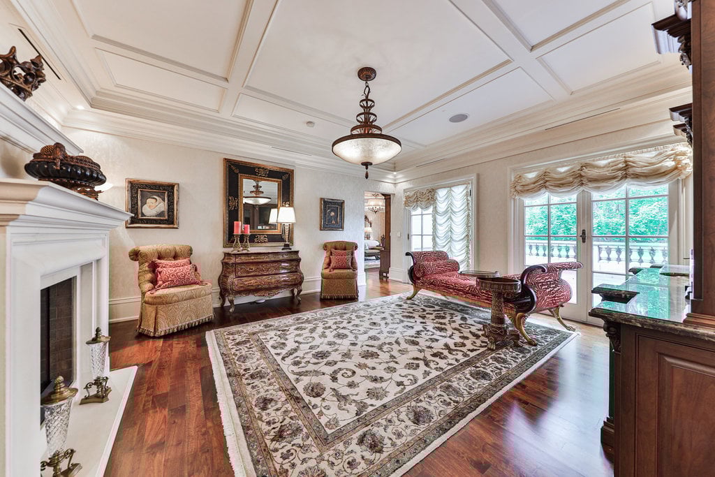 489 Lakeshore Road East