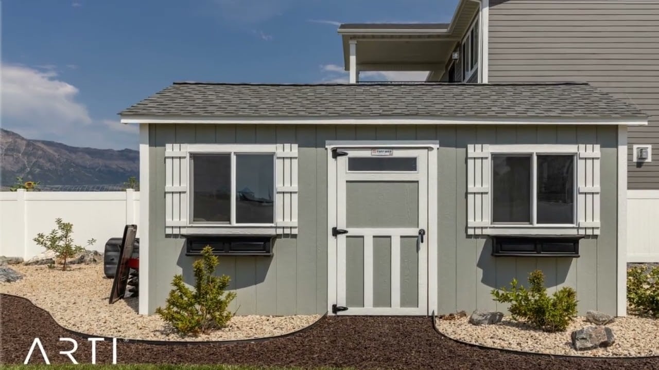 Golfers dream yard - and check out that interior ADU!!!