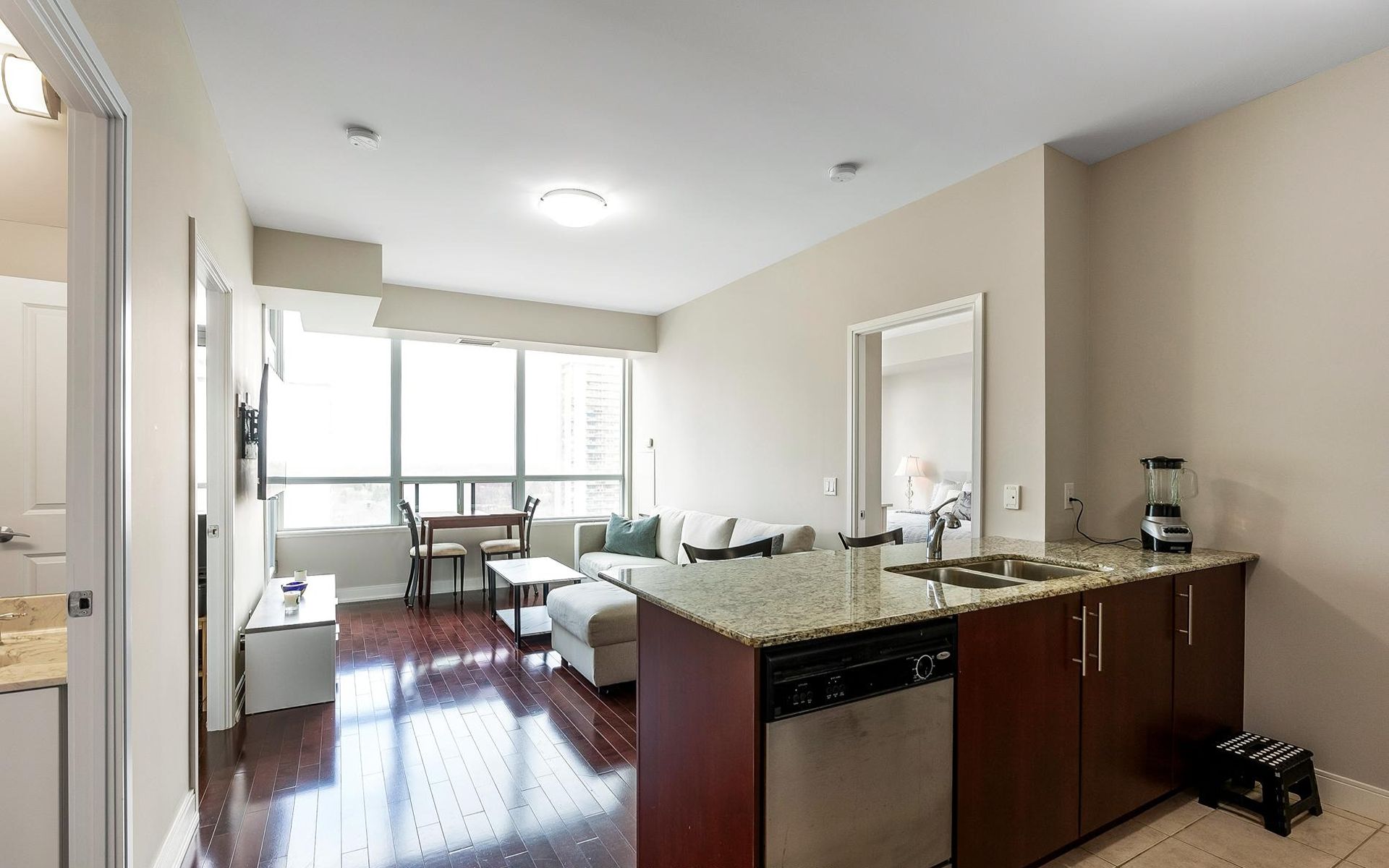 88 Broadway Ave, #1508