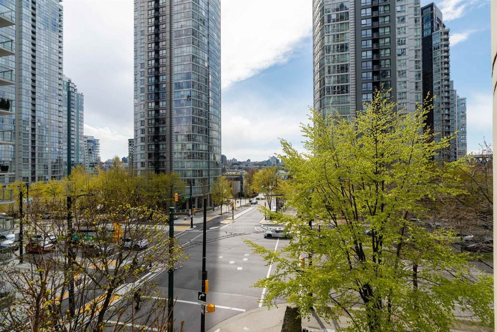 501 Pacific St, #402