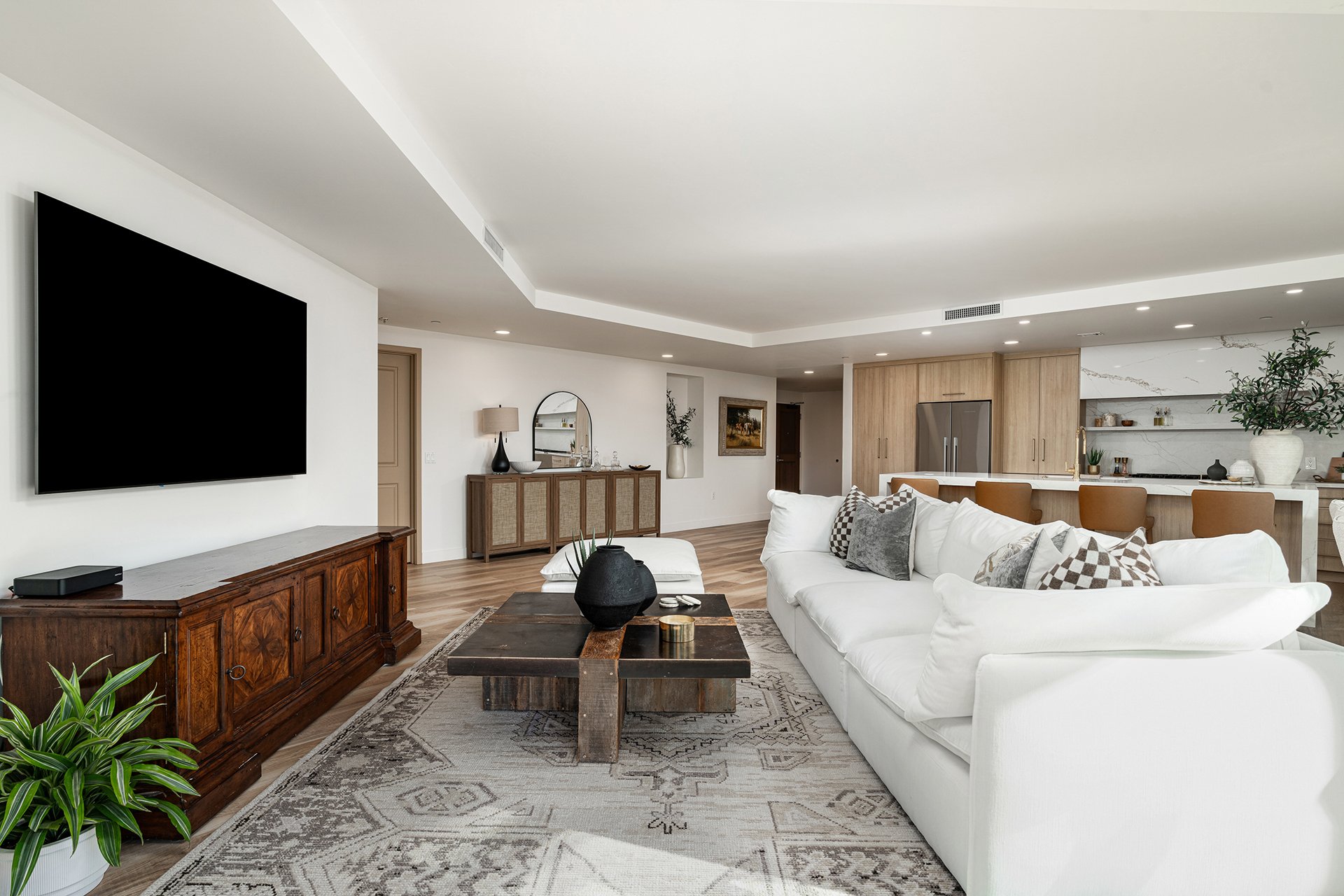 6803 E MAIN Street, 5511