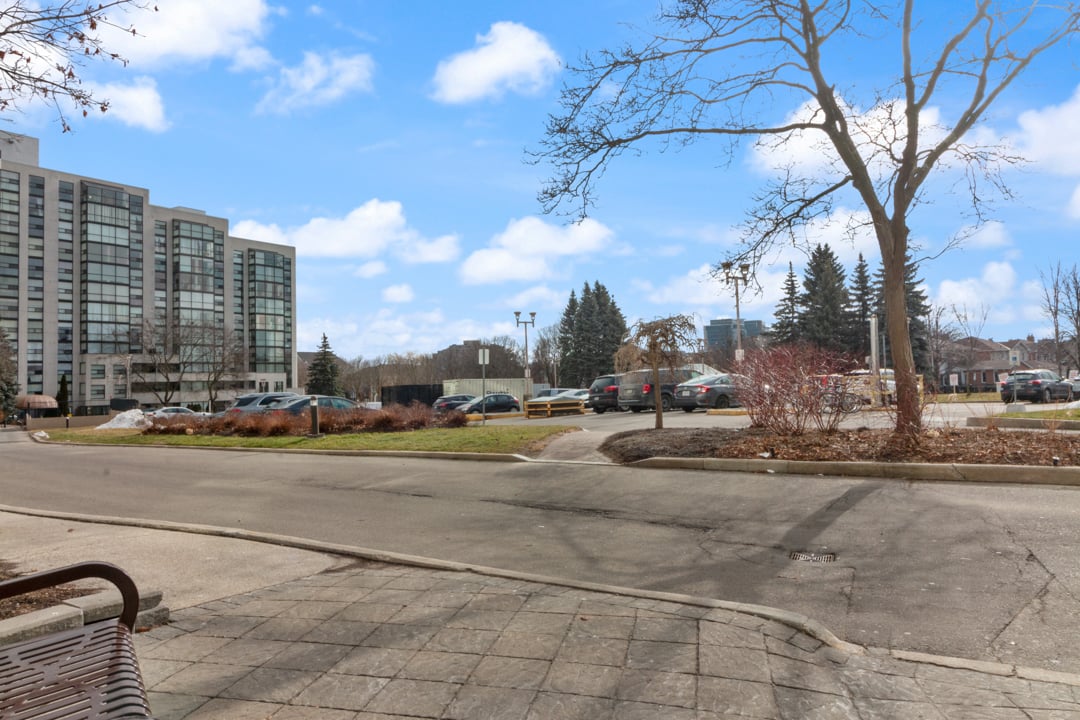 40 Harding Blvd #604