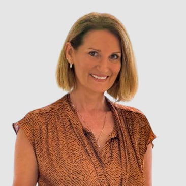 Shelly Angel Newport Beach, CA Real Estate Agent Headshot