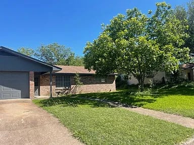 208 Alamosa Dr