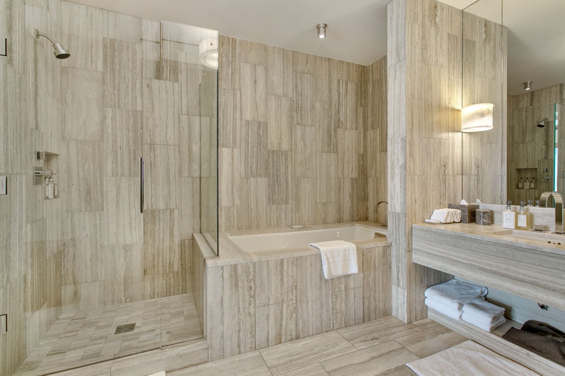 Four Seasons - Penthouse 450