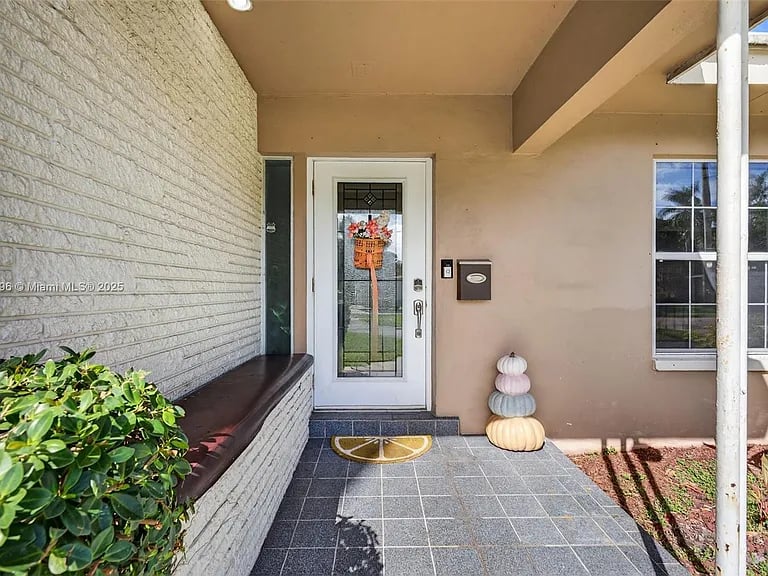 801 Holly Ln, Plantation