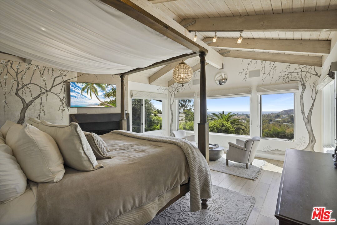 Solis Vista, Serra Rd, 90265