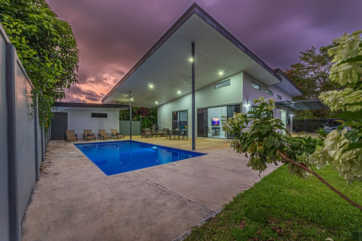 0.12 ACRES – 3 Bedrooms Newly Built Modern Home, With Pool & Privacy, Only 4min to the Beach!!!