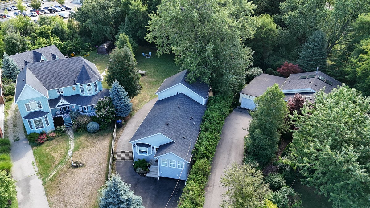 708 Montbeck Cres