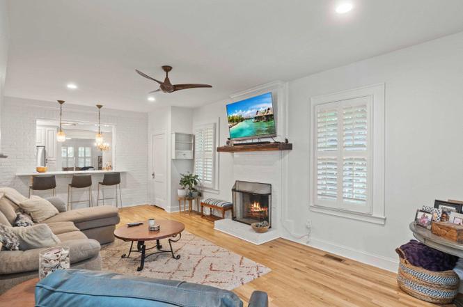 200 W Roanoke Park Dr