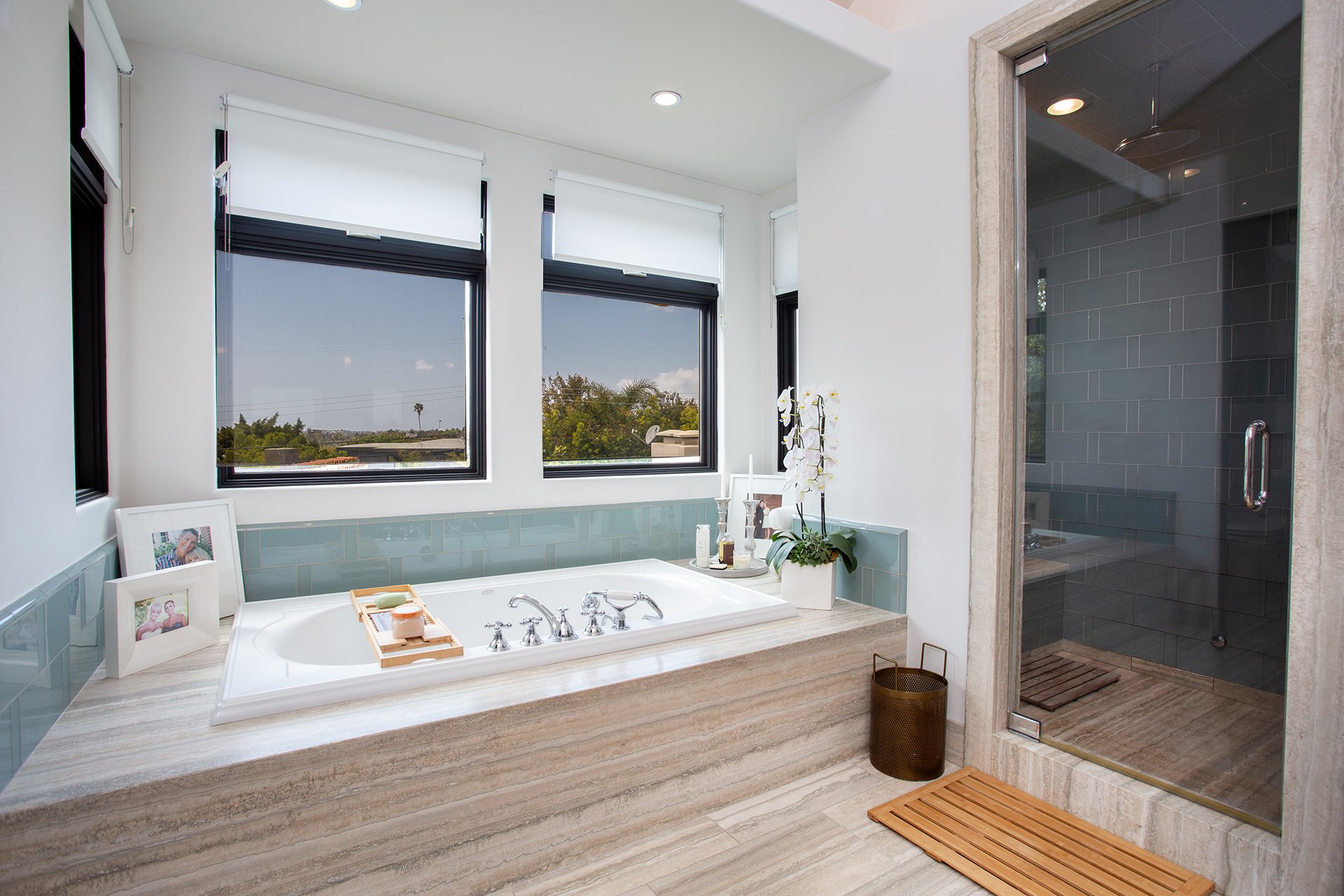 2943 Club Dr, Cheviot Hills
