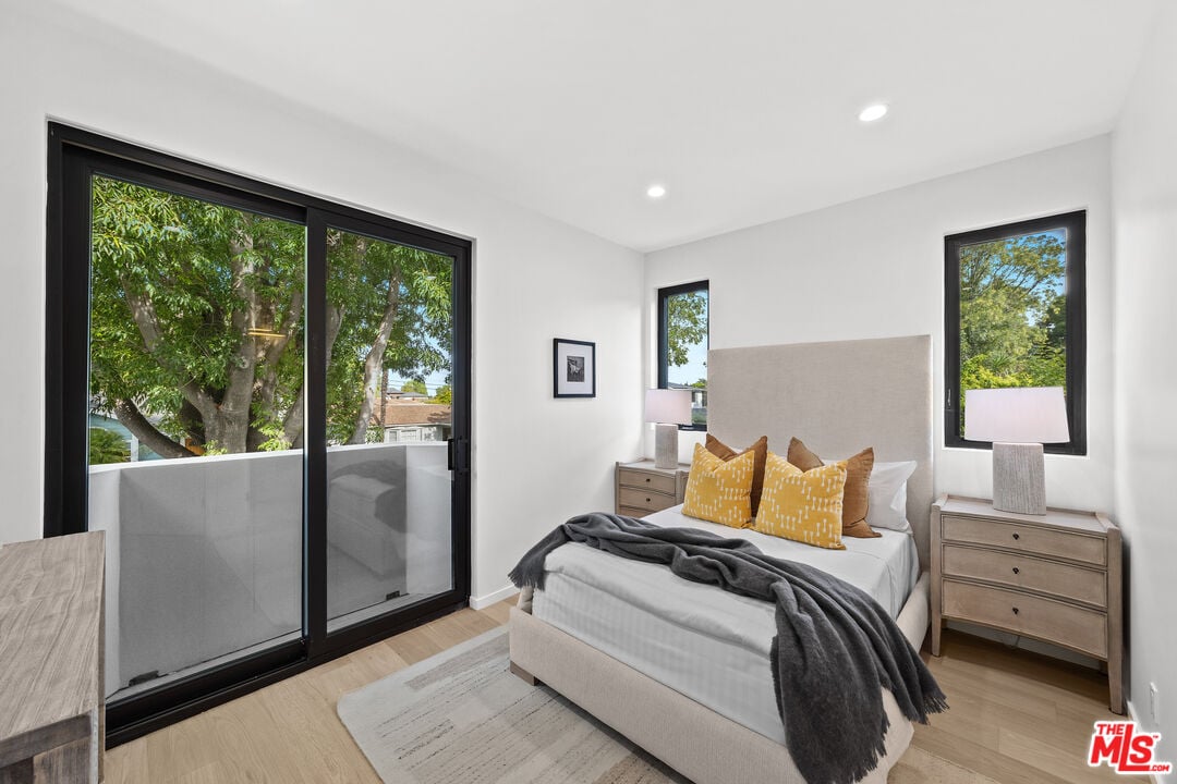 Castle Heights Pl, 90034