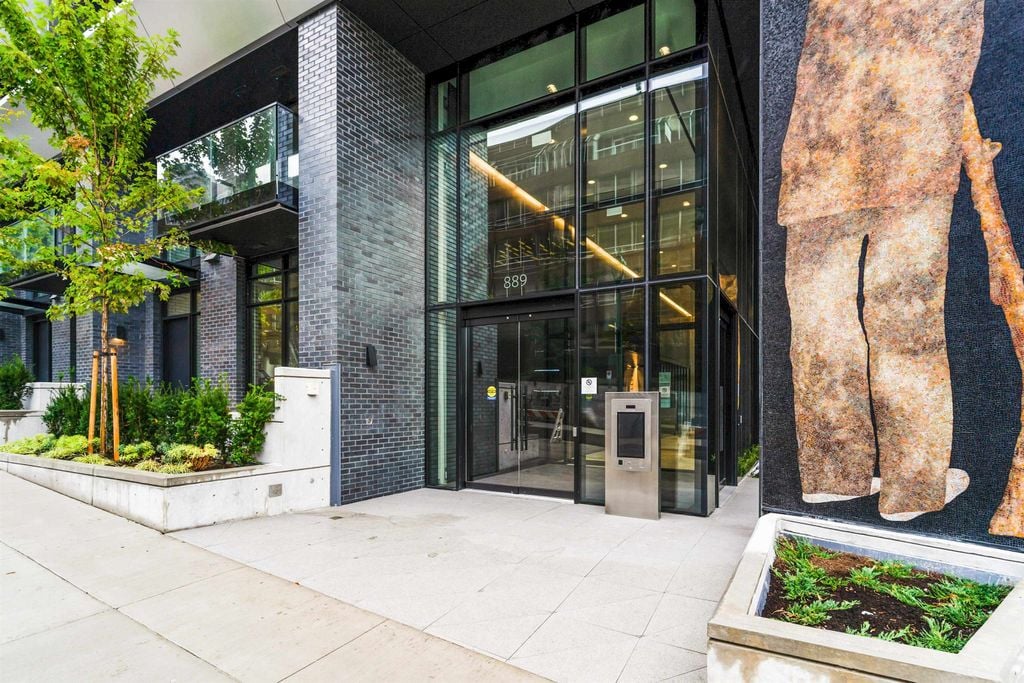 889 Pacific St, #403