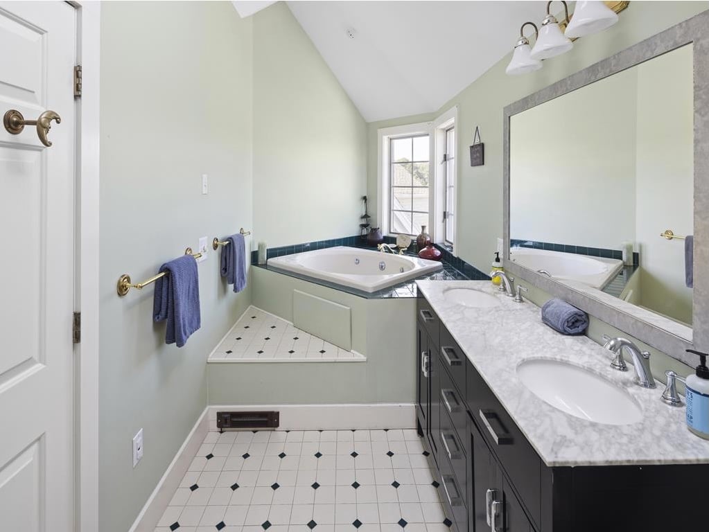 81 Herring Creek Rd
