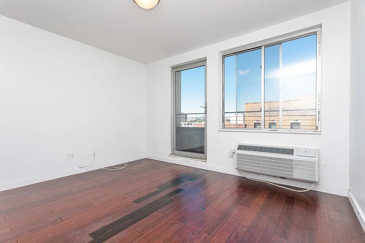 286 Stanhope Street 2F