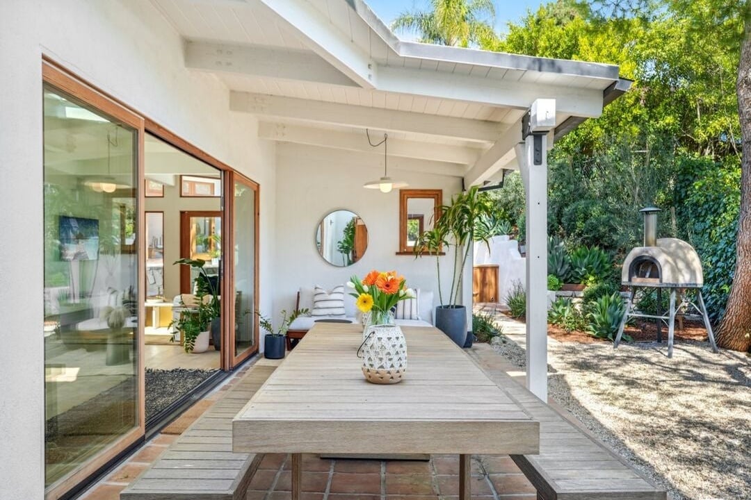 Sunset Crest Dr, 90046