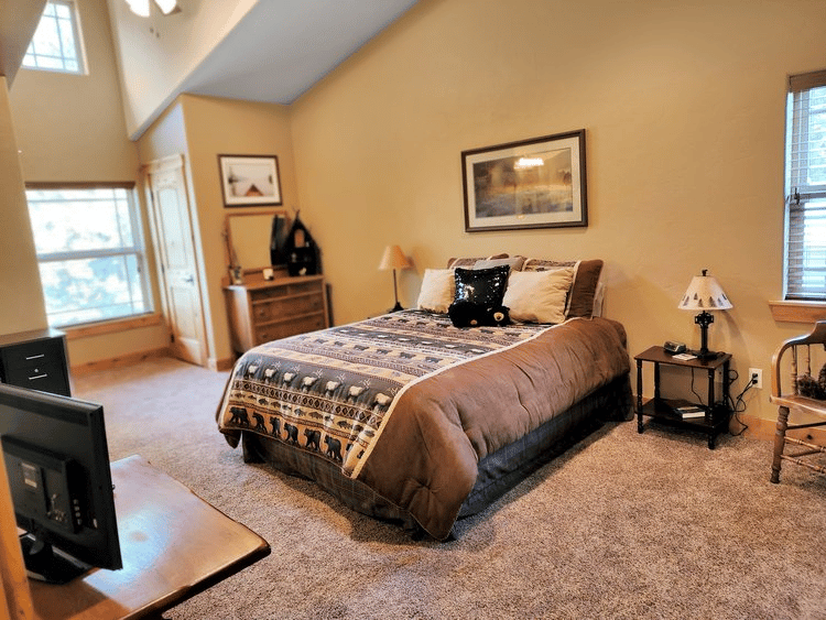 Just Listed: Custom Home with Deschutes National Forest Frontage